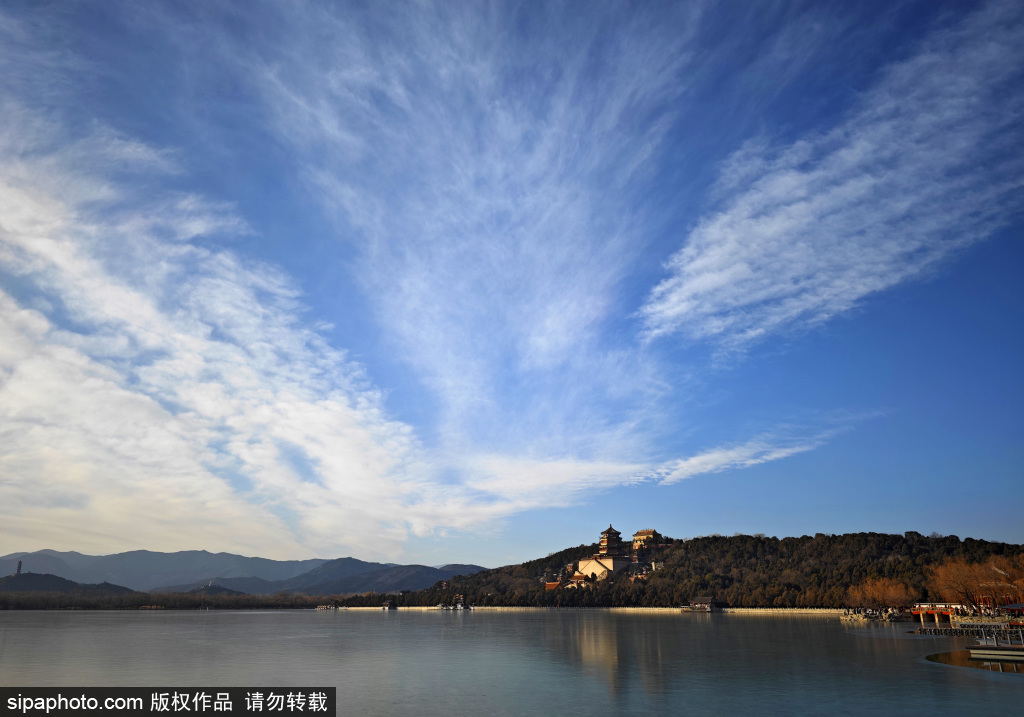 冬日持續(xù)晴好天氣 頤和園藍(lán)天白云美不勝收