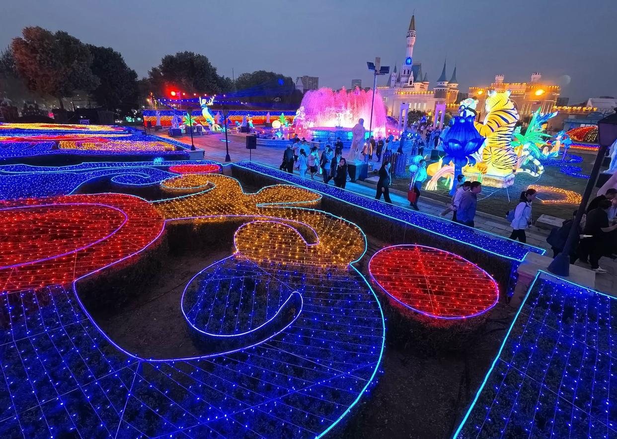 2025北京中秋國慶彩燈游園會啟幕！能賞花燈能飽口福