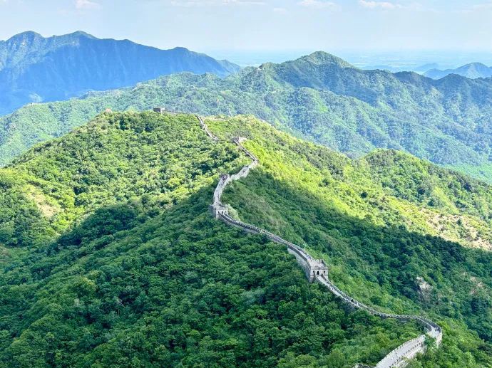 La Gran Muralla de Mutianyu se encuentra entre las listas de TripAdvisor de "Mejores Atracciones Turísticas del 25º Aniversario", "Atracciones Populares del Mundo" y "Atracciones Populares de Asia"
