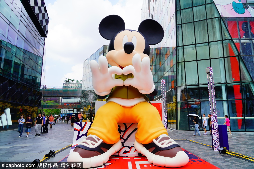 迪士尼经典动画形象亮相三里屯太古里