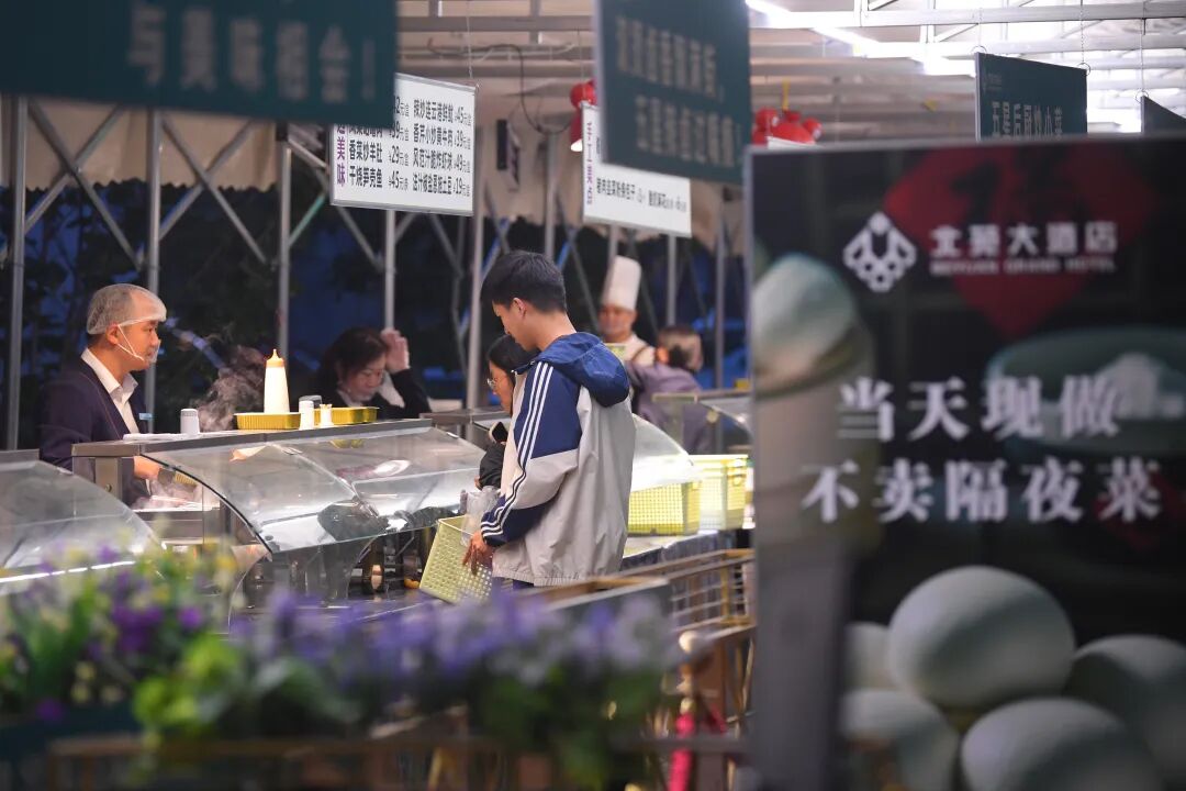 北京星级酒店“新战场”，每天能卖数万元！市民：得卡着点儿来，晚了就没了