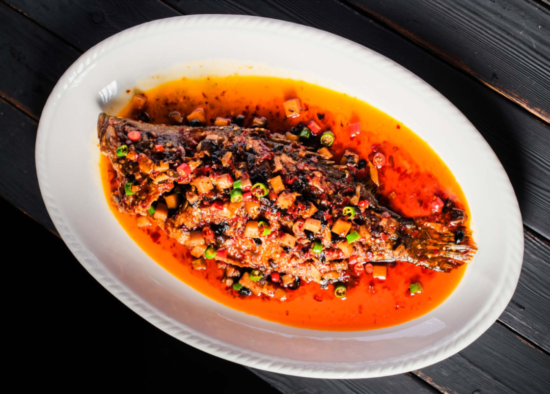 来曲园酒楼品“元勋宴”