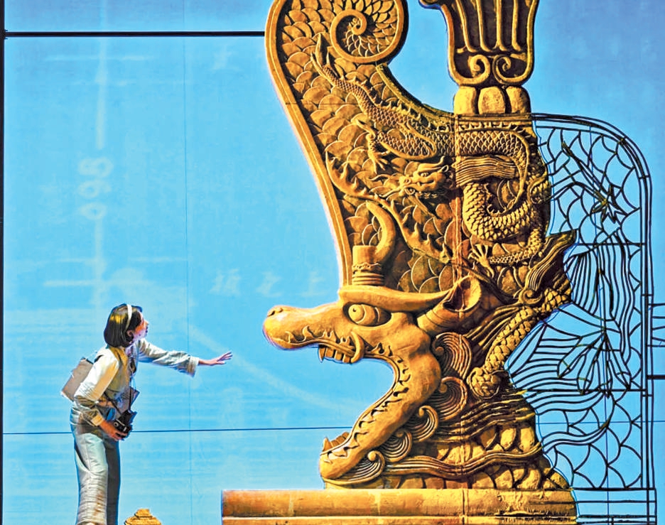 “雨燕”舞中轴 巍巍堪栋梁