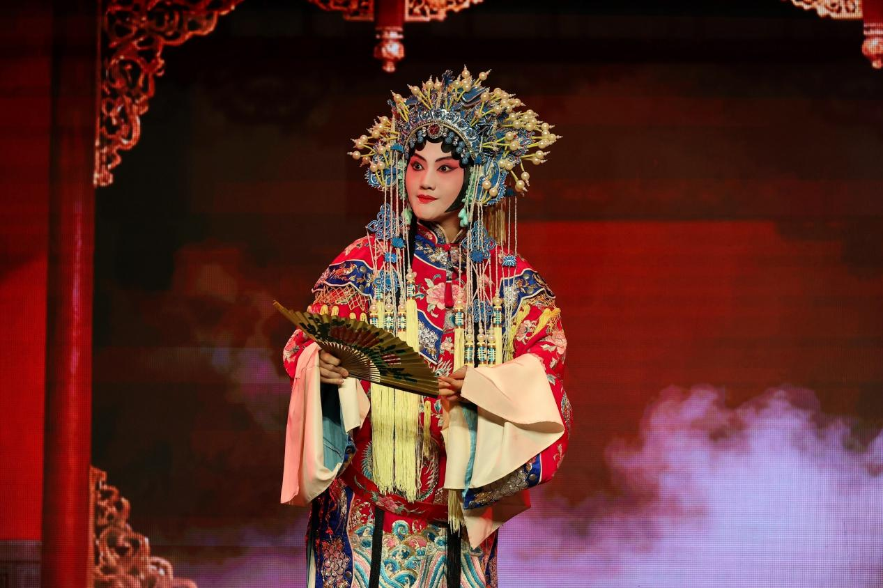 В Пекине состоялся Карнавал иностранных студентов вузов Пекина «Обучение в Пекине · Связь с Центральной осью»