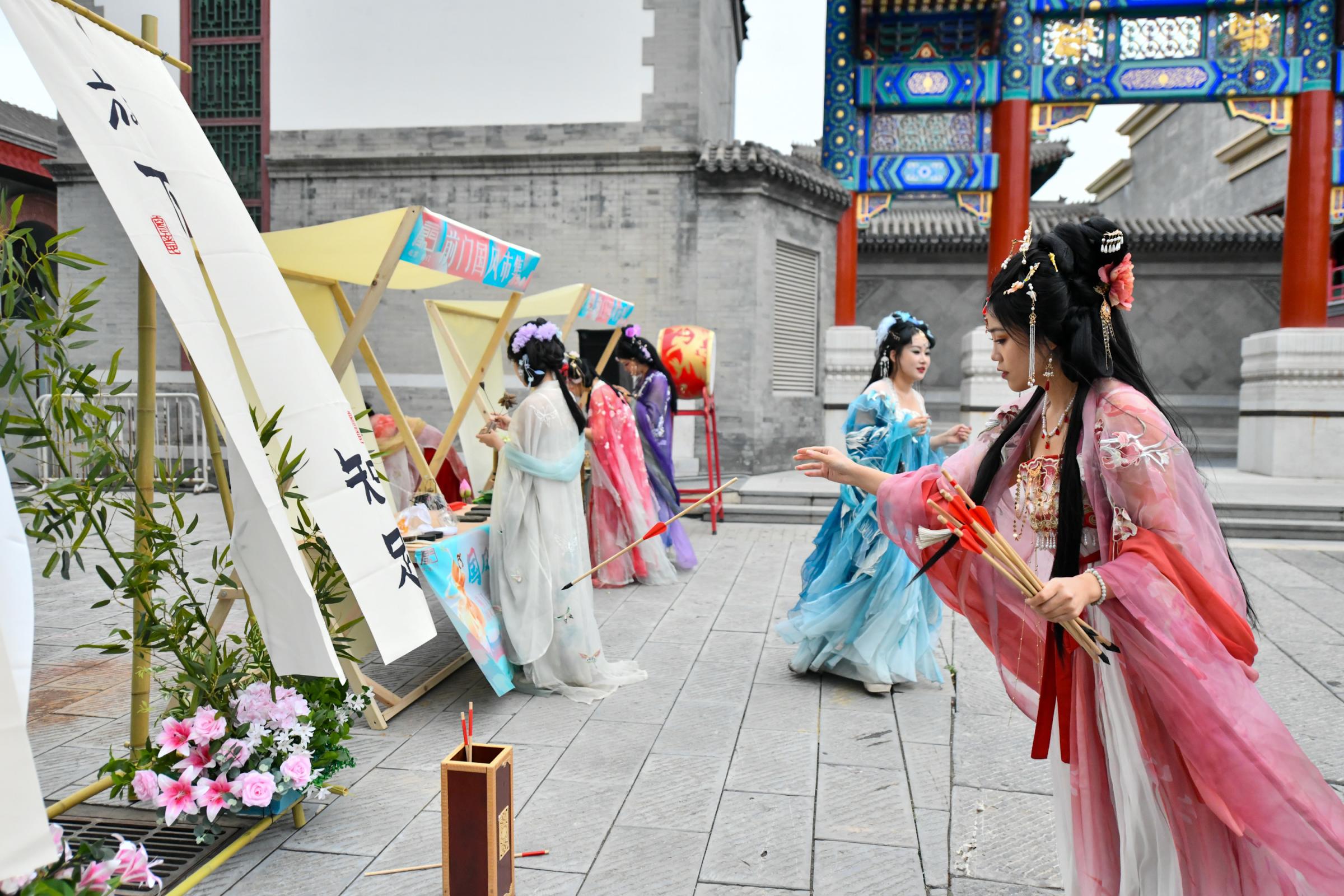 Танцевальное представление в национальном стиле, шоу талантов, парад ханьфу ...... Фестиваль национального стиля Цяньмэнь стартовал