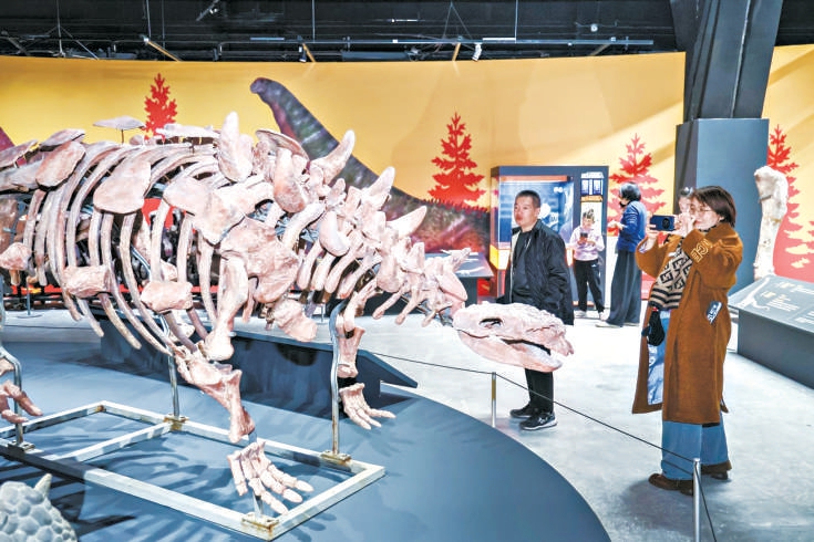 “遇见白垩纪：恐龙化石特展”与观众见面