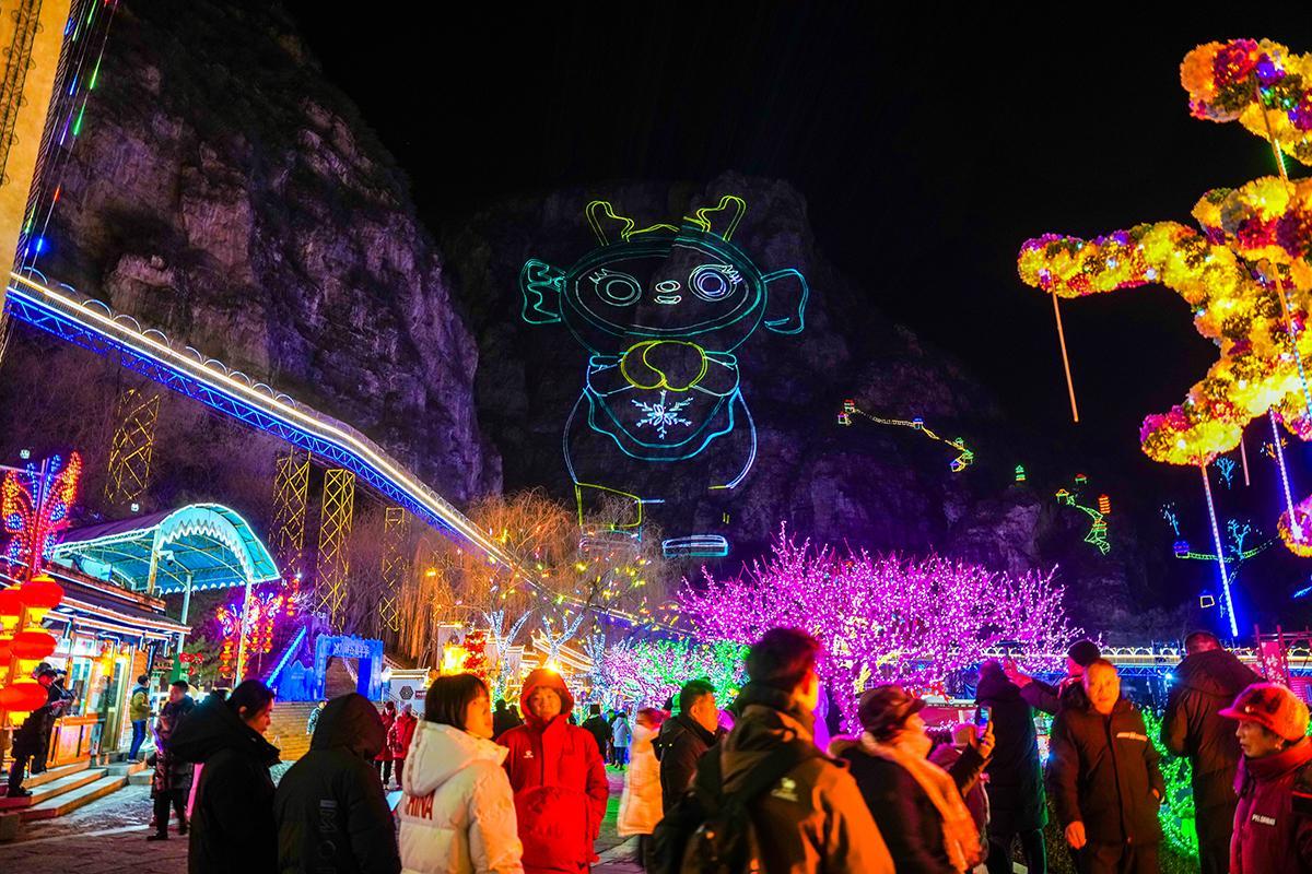 来北京龙庆峡体验冰上过山车