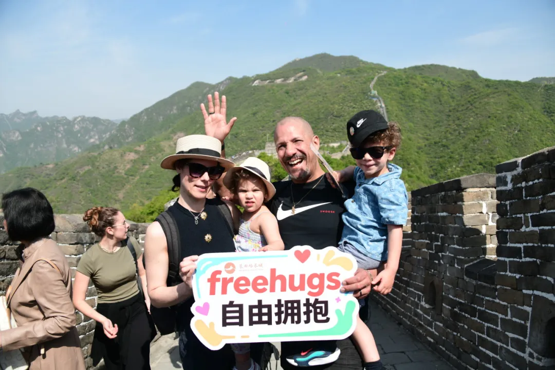 Un "abrazo internacional" en la Gran Muralla de Mutianyu