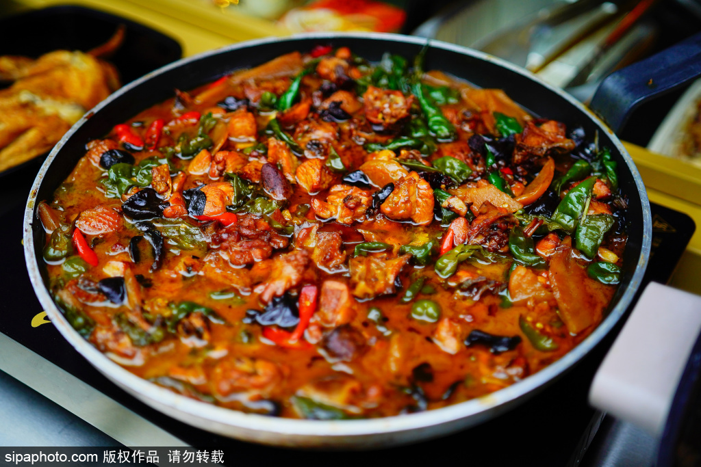 首届“前门·中华美食荟”：一街吃遍中国