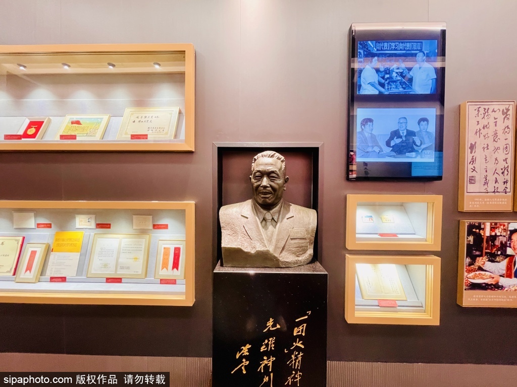 重温“一团火”的服务精神，走进张秉贵纪念馆