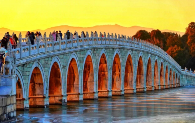 北京颐和园金光穿洞美如画