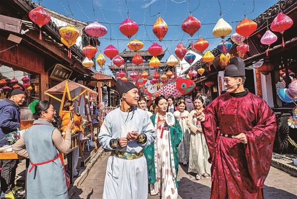 传统庙会缘何圈粉年轻人