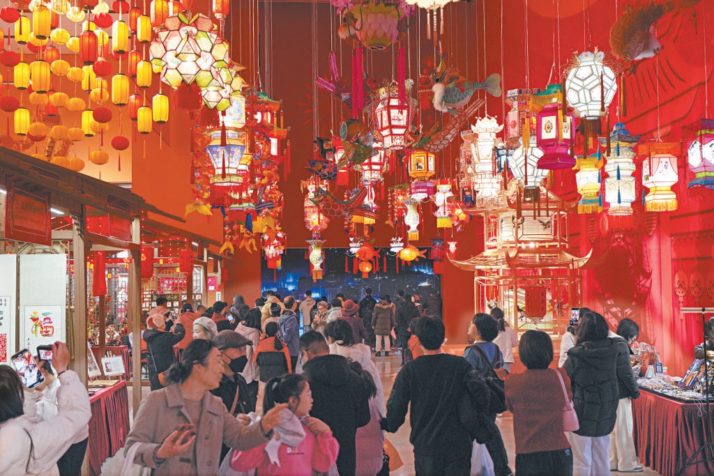 非遗花灯流光溢彩 国风夜游穿越古今