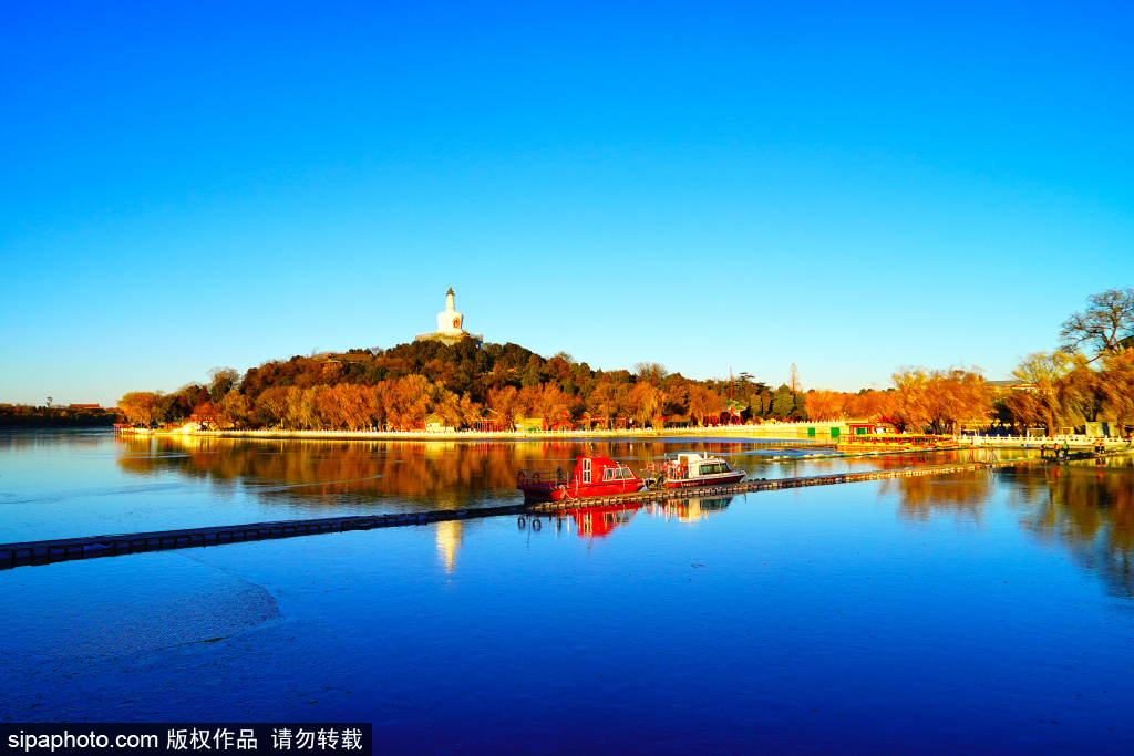 北海公园层林尽染 冬日景色如画