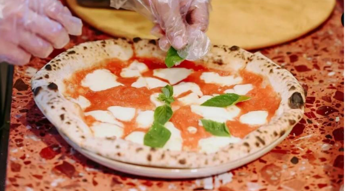 首条Colorwalk城市微旅行精品线路“漫步北京・潮韵西四”在必胜客Pizzeria西四首店发布