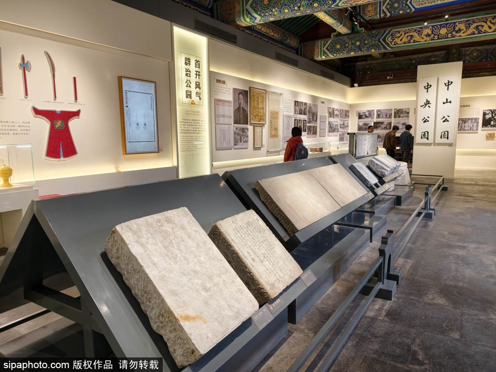 中山公园50件修复文物亮相