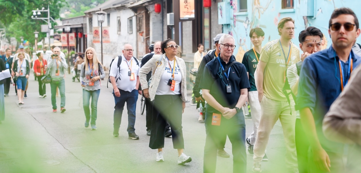 Beijing gift wins foreign delegates' hearts