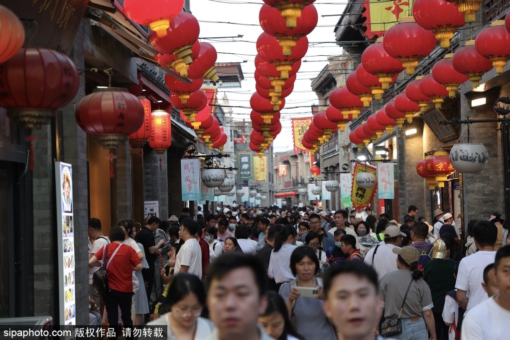 1-го мая количество пассажирских поездок по Китаю превысило 280 миллионов за сутки