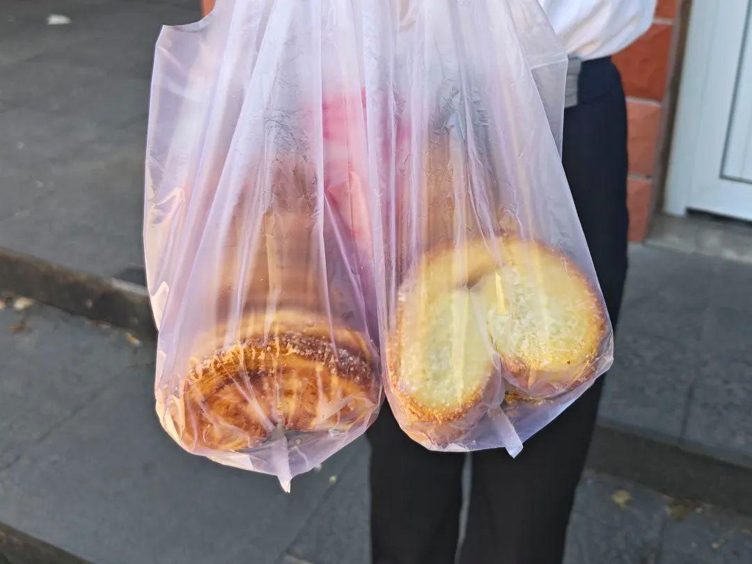 北京中关村茶点搬迁前最后一天：下午三点货架就被买空