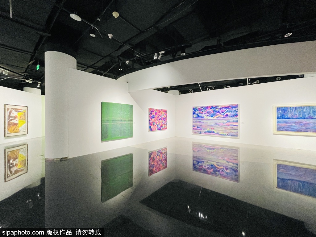 览胜—现当代艺术专场亮相凤凰中心